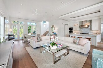 Building Photo - 982 9th Ave S