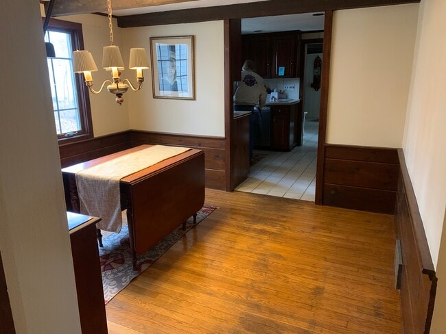 Comedor r - 4 Bound Brook Ln