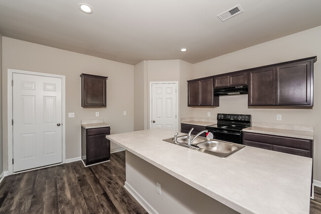 Building Photo - 3 Bedroom in Tucker Farms