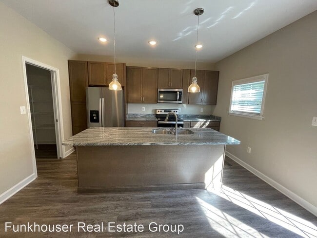 Building Photo - 3 br, 2.5 bath House - 1497 Palomino Trail