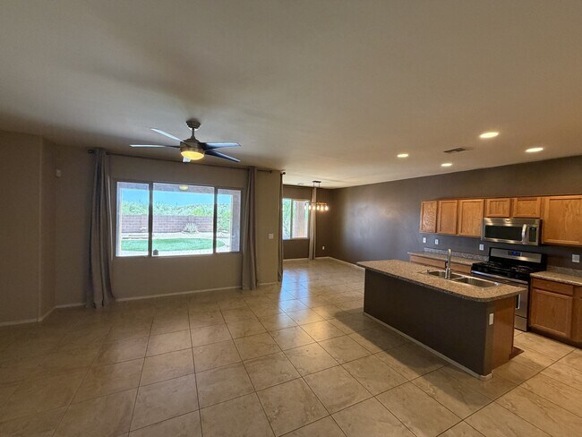 Foto del edificio - 1145 E Madera Grove Ln