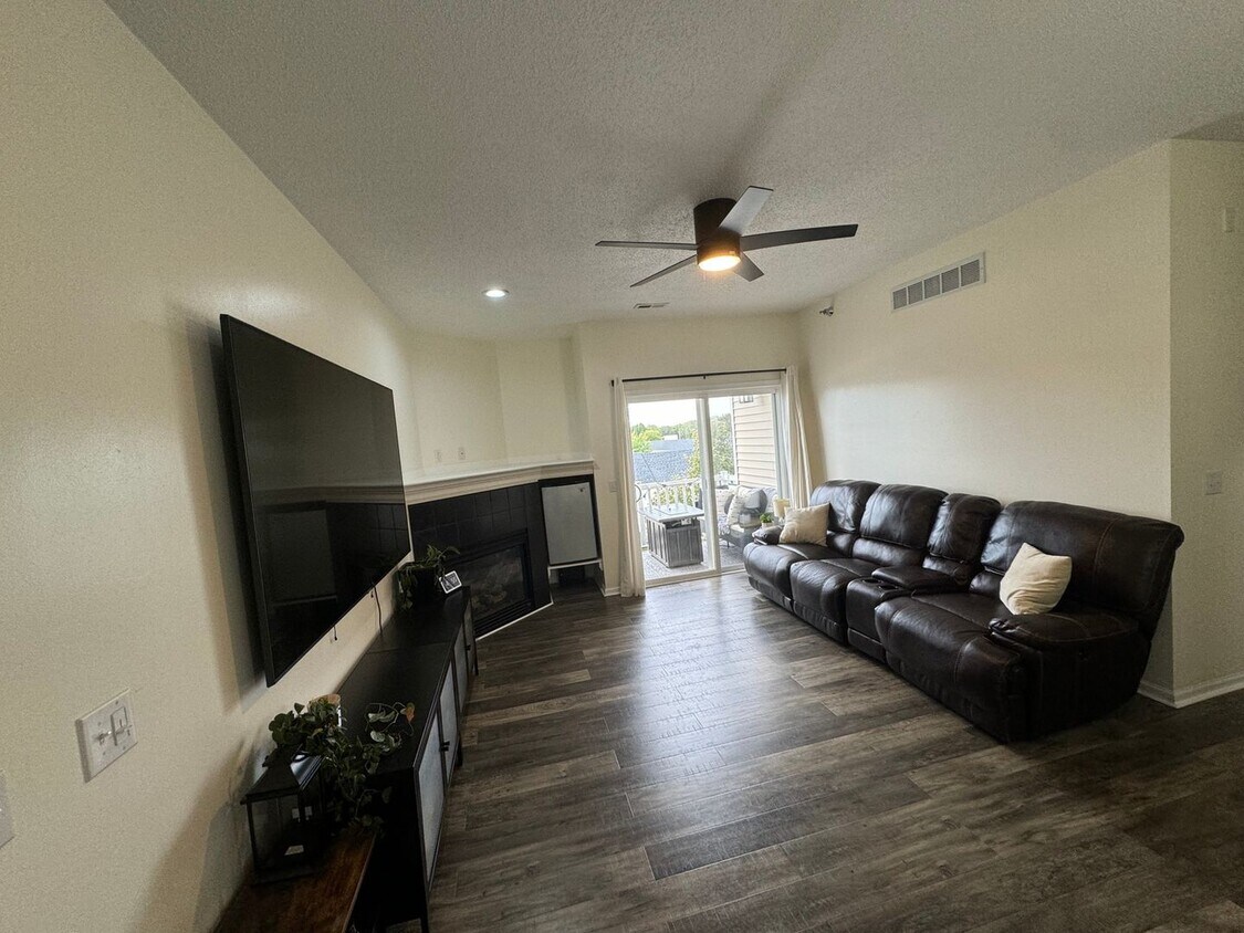 Primary Photo - Charming 3 Bed 2 Bath Condo for Rent
