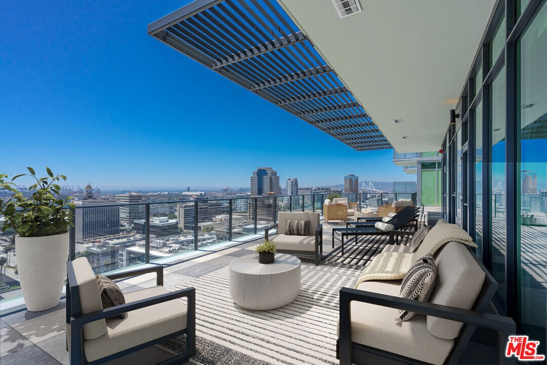 333 E Broadway Unit 2204, Long Beach, CA 90802 Condo for Rent in Long