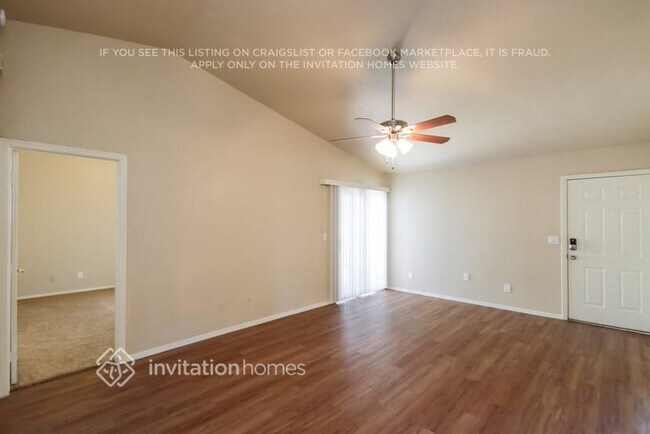 Foto del edificio - 8142 W Mescal St