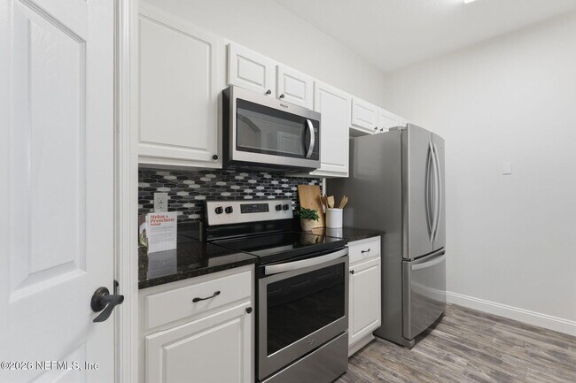 Foto del edificio - 7990 Baymeadows Rd