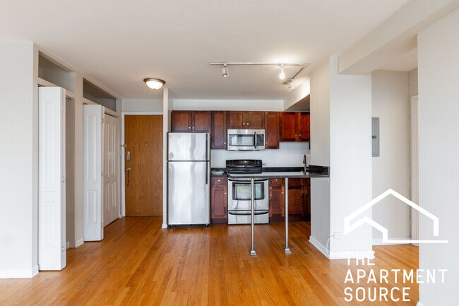 Photo - 4180 N Marine Dr Apartment