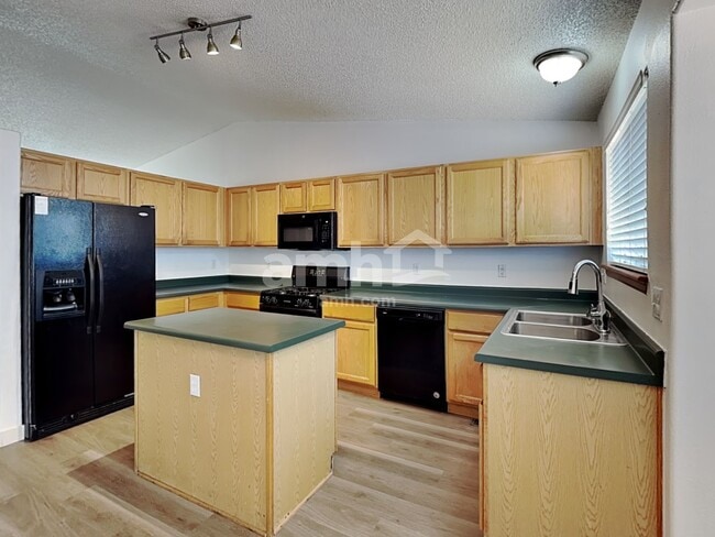 Building Photo - 4077 Ensenada St