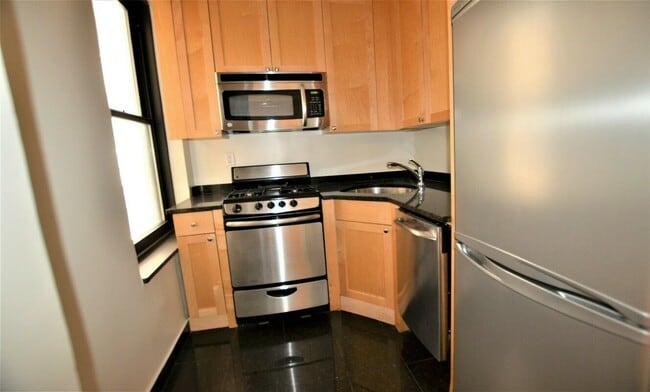 Building Photo - 168 2nd Ave