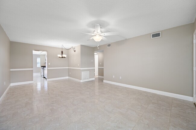 Foto del edificio - 10033 64th Ave N