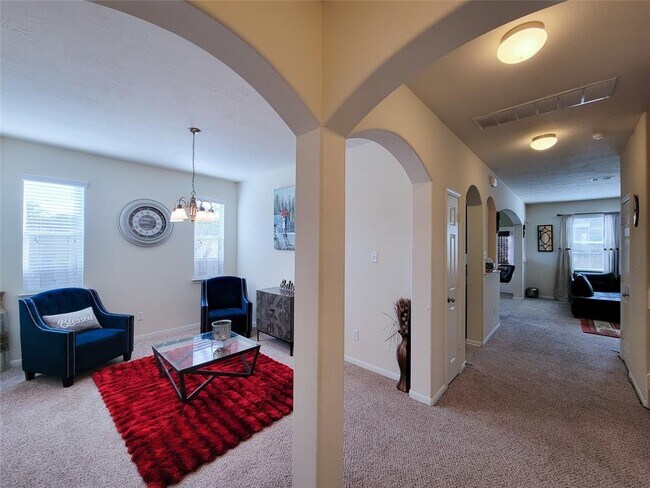 Building Photo - 6303 Wilshire Lakes