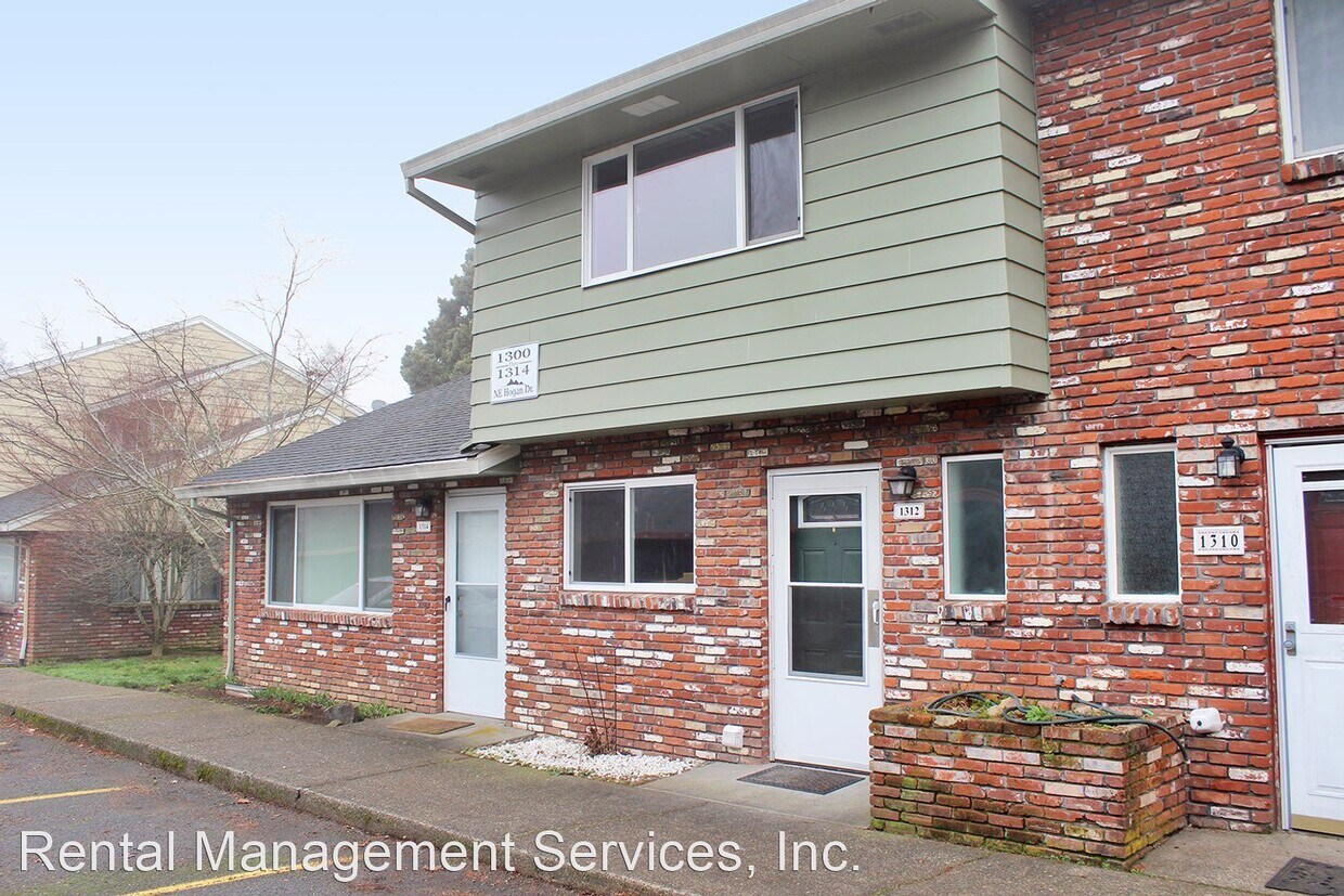 3 br, 1.5 bath House 1312 NE Hogan Drive House Rental in Gresham
