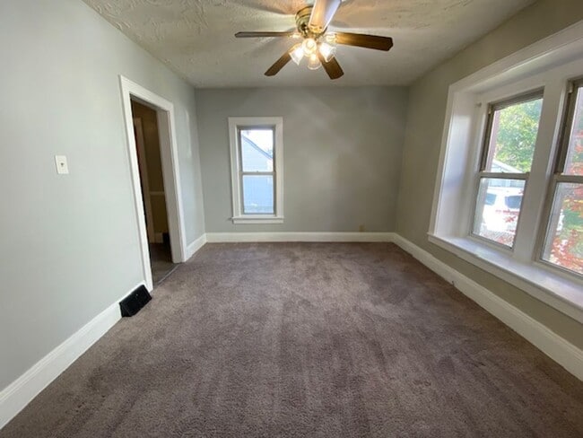 Building Photo - Spacious 3-Bed, 1.5-Bath—Covered Porch & Easy Parking