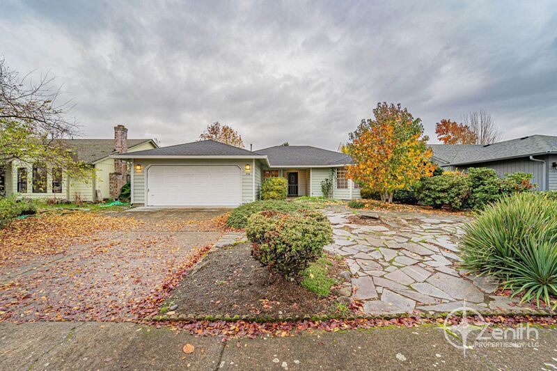 Foto principal - 710 NE 158th Ave