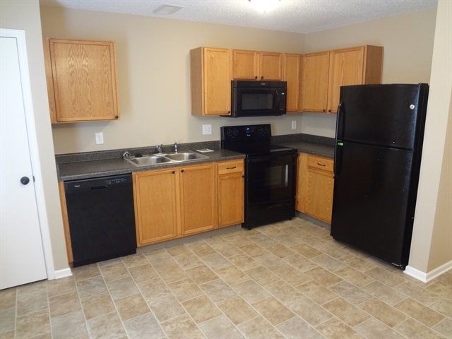 Building Photo - 2343 Summerwood Ln