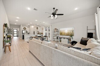 Building Photo - 8711 Hbr Pnes Dr