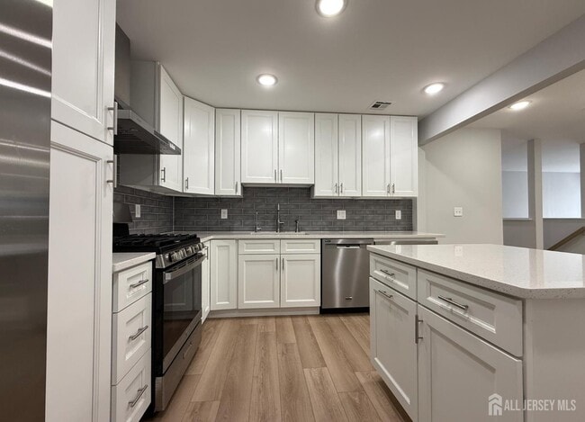 Building Photo - 115 Forest Dr