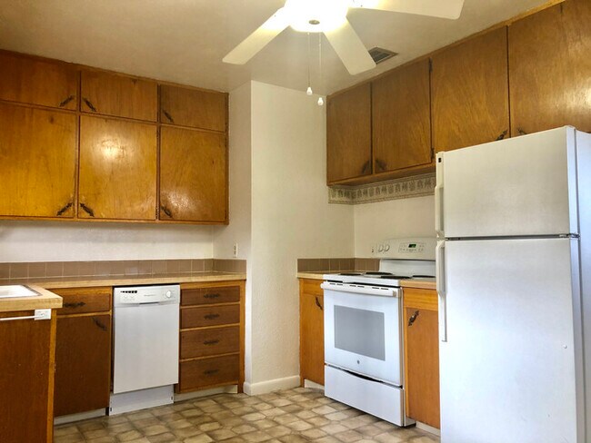 Building Photo - Stunning Duplex in Loveland!