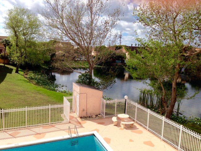 Foto del edificio - 8420 SW 154th Circle Ct