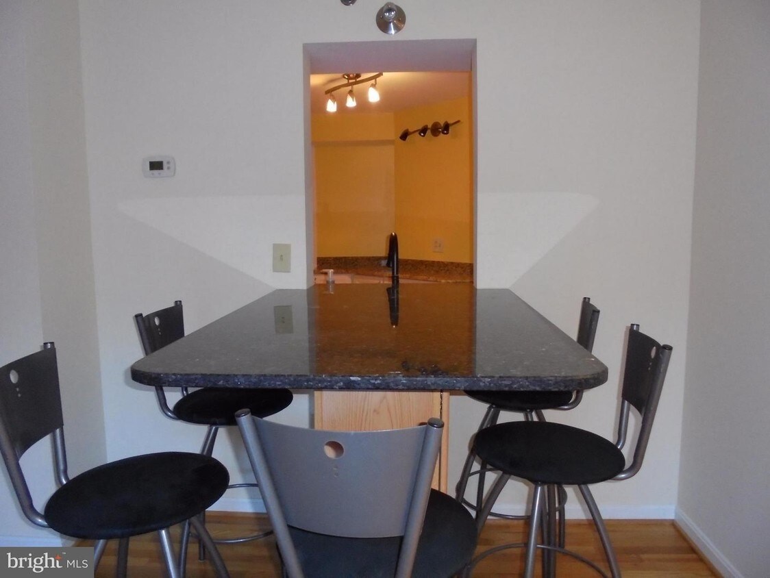 Foto principal - 545 E Braddock Rd