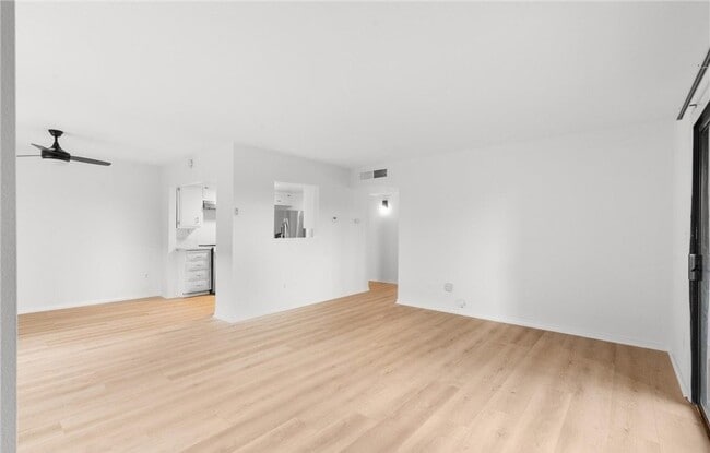 Building Photo - "Charming 1-Bedroom Condo in the Heart of ...