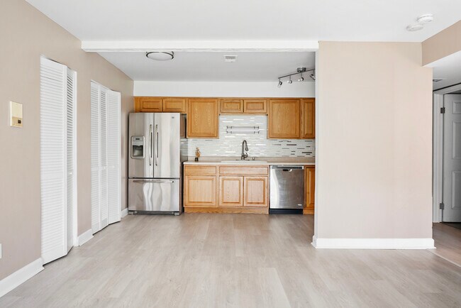 Foto del edificio - 9418 Bay Colony Dr