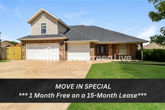 Building Photo - 700 Spur Ln