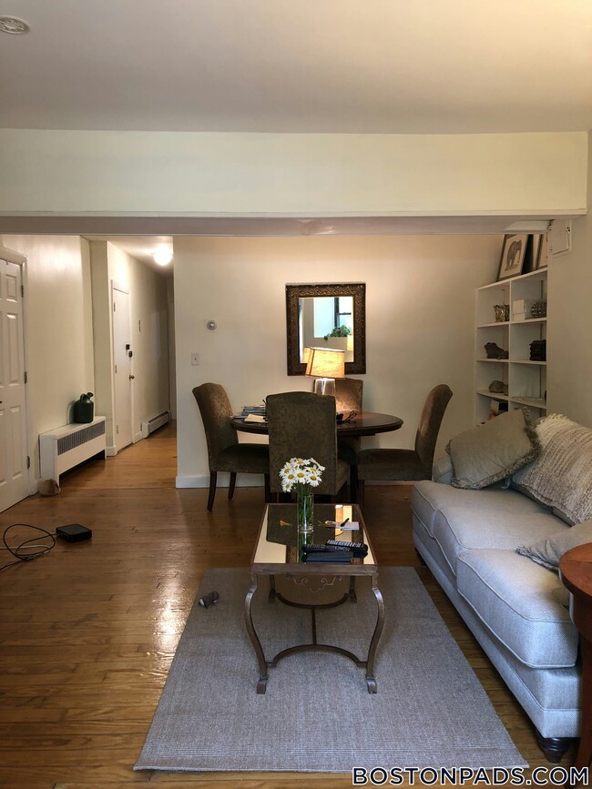 Foto del edificio - 1728 Beacon St