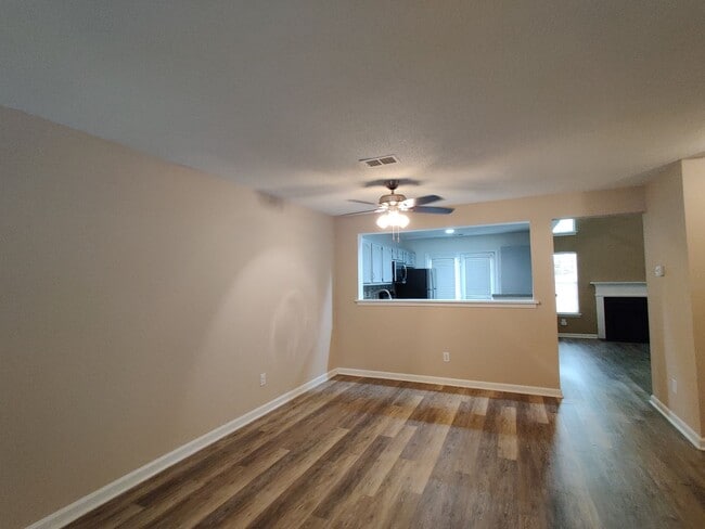 Building Photo - Townhome in Ballyntyne