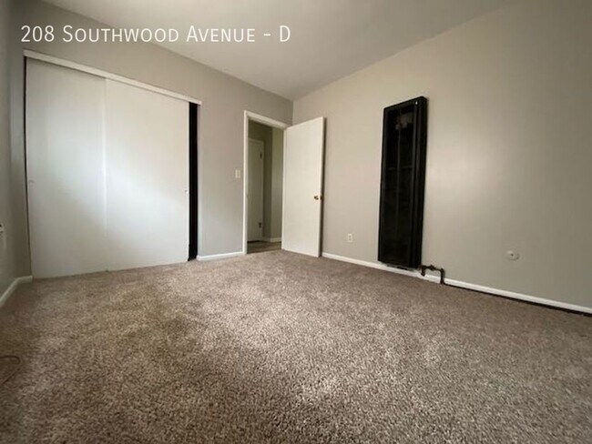 Foto del edificio - 208 Southwood Ave