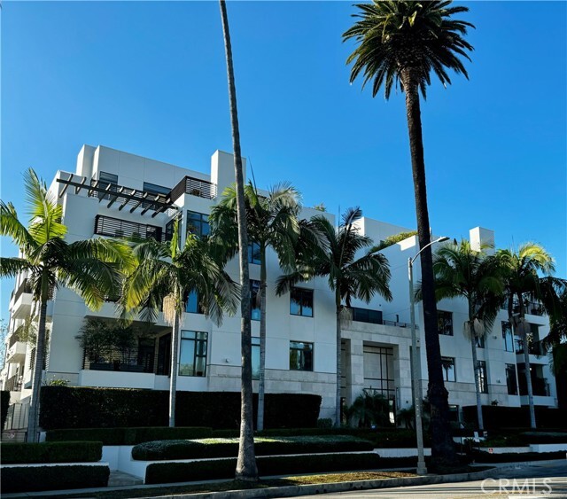 Foto principal - 447 N Doheny Dr
