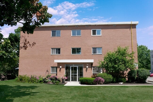Building Photo - 75 Notch Hill Road