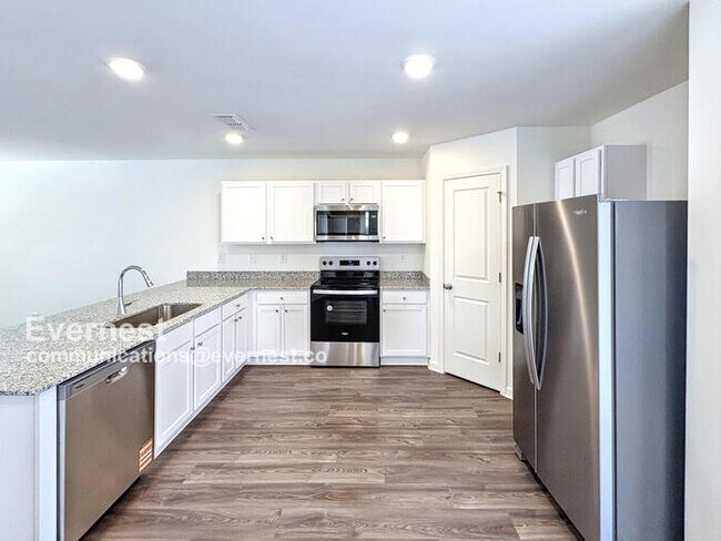 Building Photo - 4 Bed, 3 Bath Home with Garage / Pet-Friendly / Coming Soon!