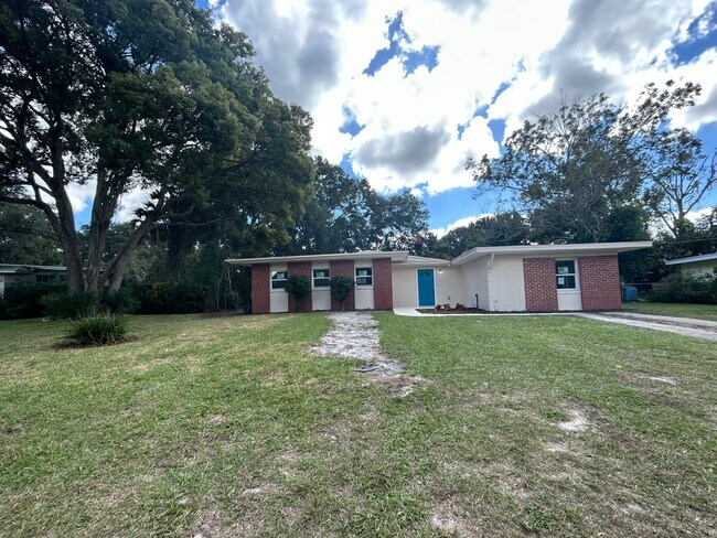 Building Photo - 121 E Coleman Cir