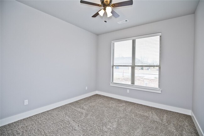 Building Photo - 308 Alder St