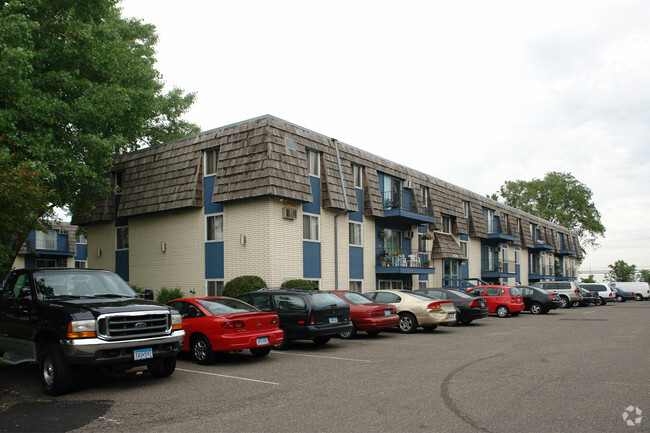 Country junto a la Estates - Apartments on 6th Avenue