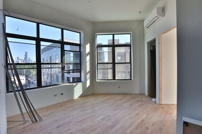 Building Photo - Brand New 1 Bedroom. 12' Ceilings. Huge Windows, Elevator Building. Roof Deck. Free Internet.