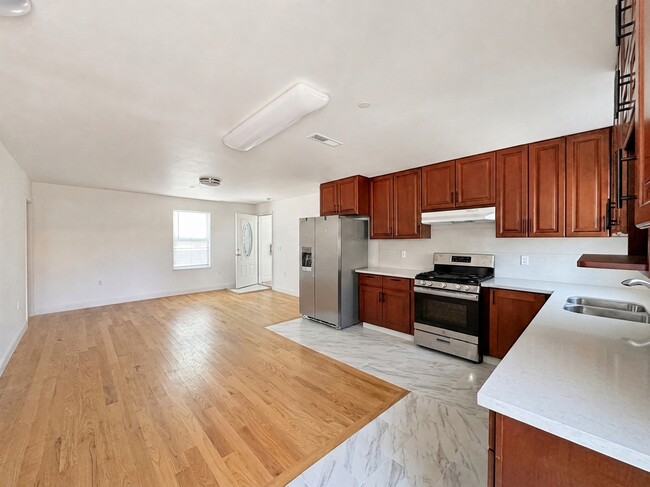 Building Photo - 1506 Lincoln Ave