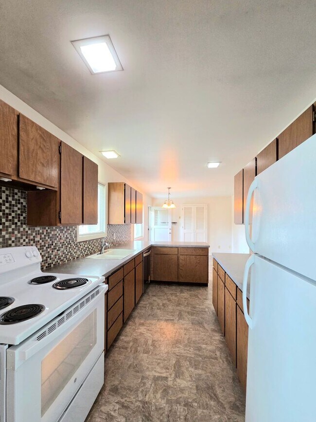 Foto del edificio - Oversized (@ whopping 2,600+ Sq. Ft.), Beautifully Charming 4-Bed, 2-Bath Home in Wenatchee!!