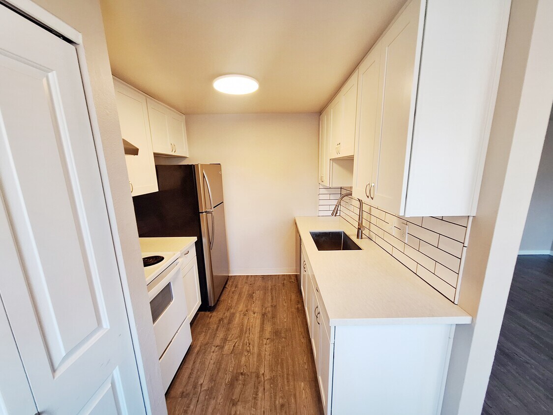 Kitchen - 5128 SE Foster Rd