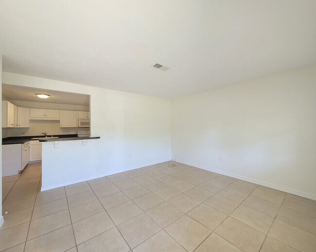 Building Photo - 215 Combs Manor Ct NW