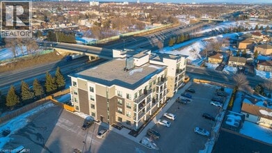 Building Photo - 120 Springvalley Crescent