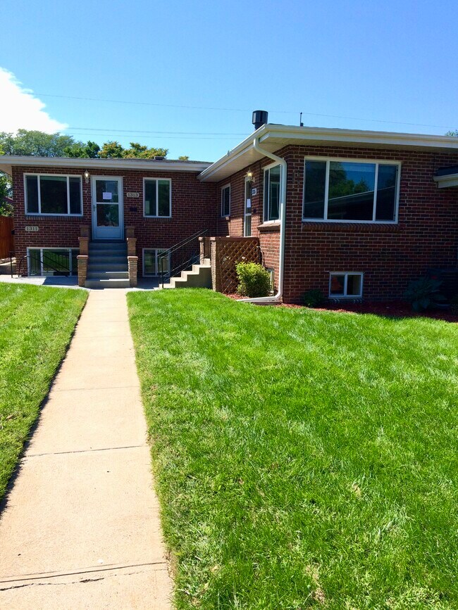 Large yard - 1311 Jasmine St