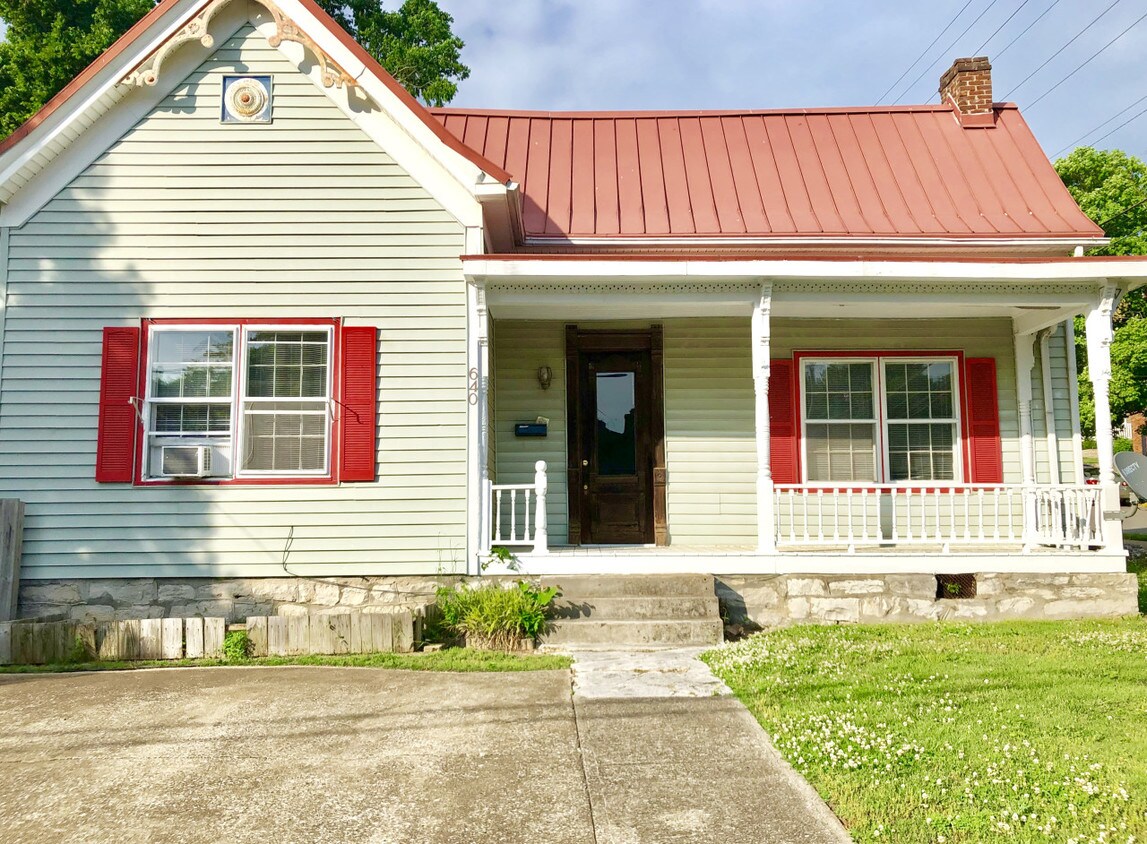 Primary Photo - 640 East 10th Ave.