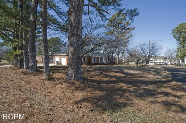 Building Photo - 3 br, 2 bath House - 8910 Strong Drive SE