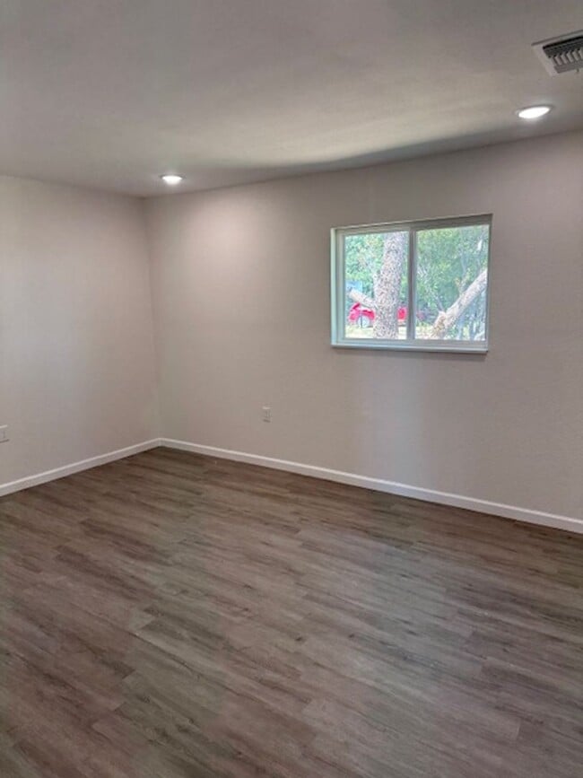 Building Photo - UPDATED HOUSE
