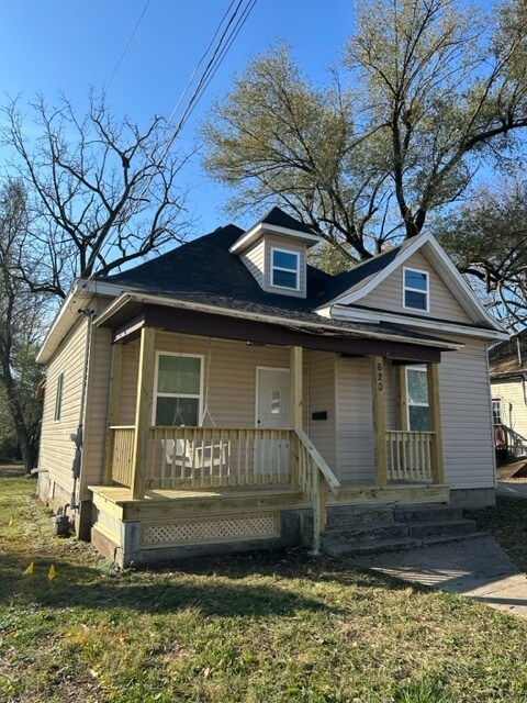 Primary Photo - 620 W Division St