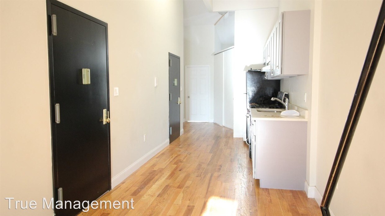 Primary Photo - 366A Manhattan Ave