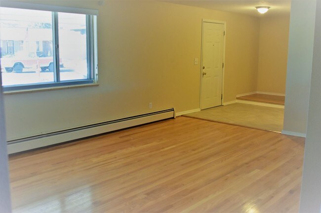 Building Photo - 4 br, 3 bath House - 350 Seminole Dr.