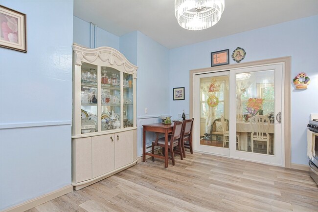 Building Photo - 47 Mozart St
