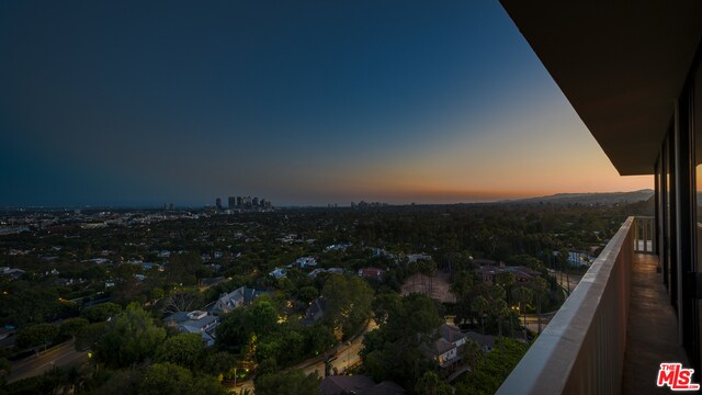 Foto del edificio - 9255 Doheny Rd